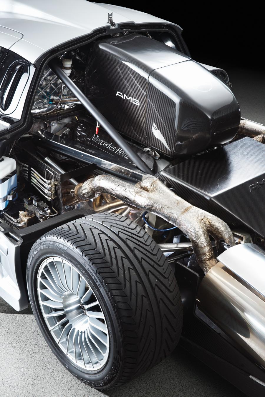  Mercedes-Benz CLK GTR Coupe 2005 года  (фото 4 из 8)